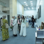 گزارش تصویری نمایشگاه گروهی «آخرین نگاه به نفس‌های زمین» در کوشک باغ هنر