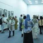 گزارش تصویری نمایشگاه گروهی «آخرین نگاه به نفس‌های زمین» در کوشک باغ هنر